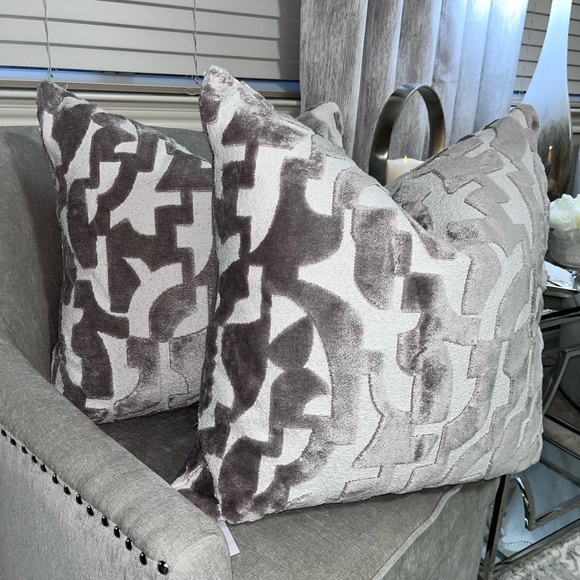 1-NWT CALDEIRA CUT VELVET DESIGN DECORATIVE PILLOWS Read description for details - Picture 13 of 16